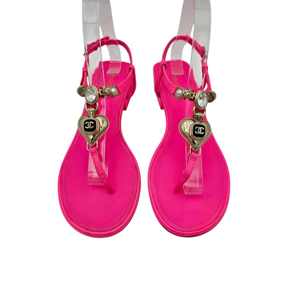 Chanel CC Heart Thong Flat Sandal Neon Hot Pink Leather Gold Size 38 US 7 7.5 - Picture 2 of 12